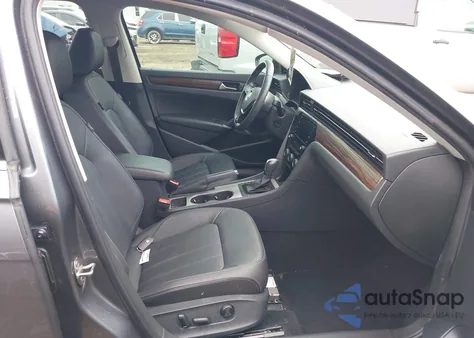 2022 Volkswagen Passat 2.0T Limited Edition z USA, uszkodzony, nr VIN 1VWBA7A37NC009630